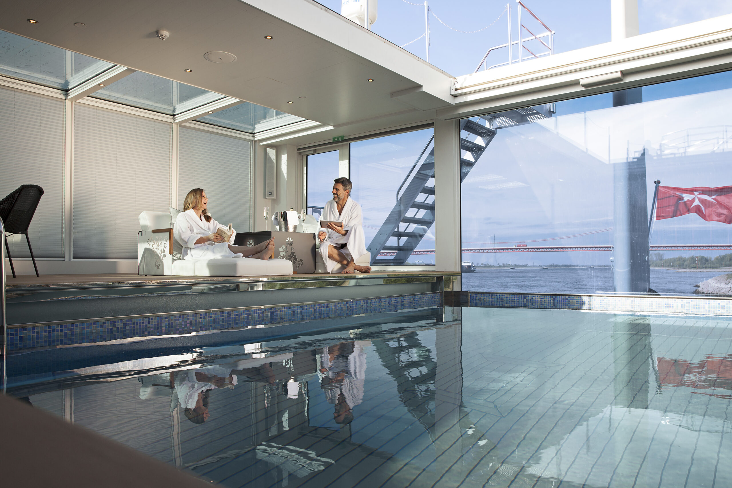 piscina aquecida nos cruzeiros fluviais da Emerald Waterways