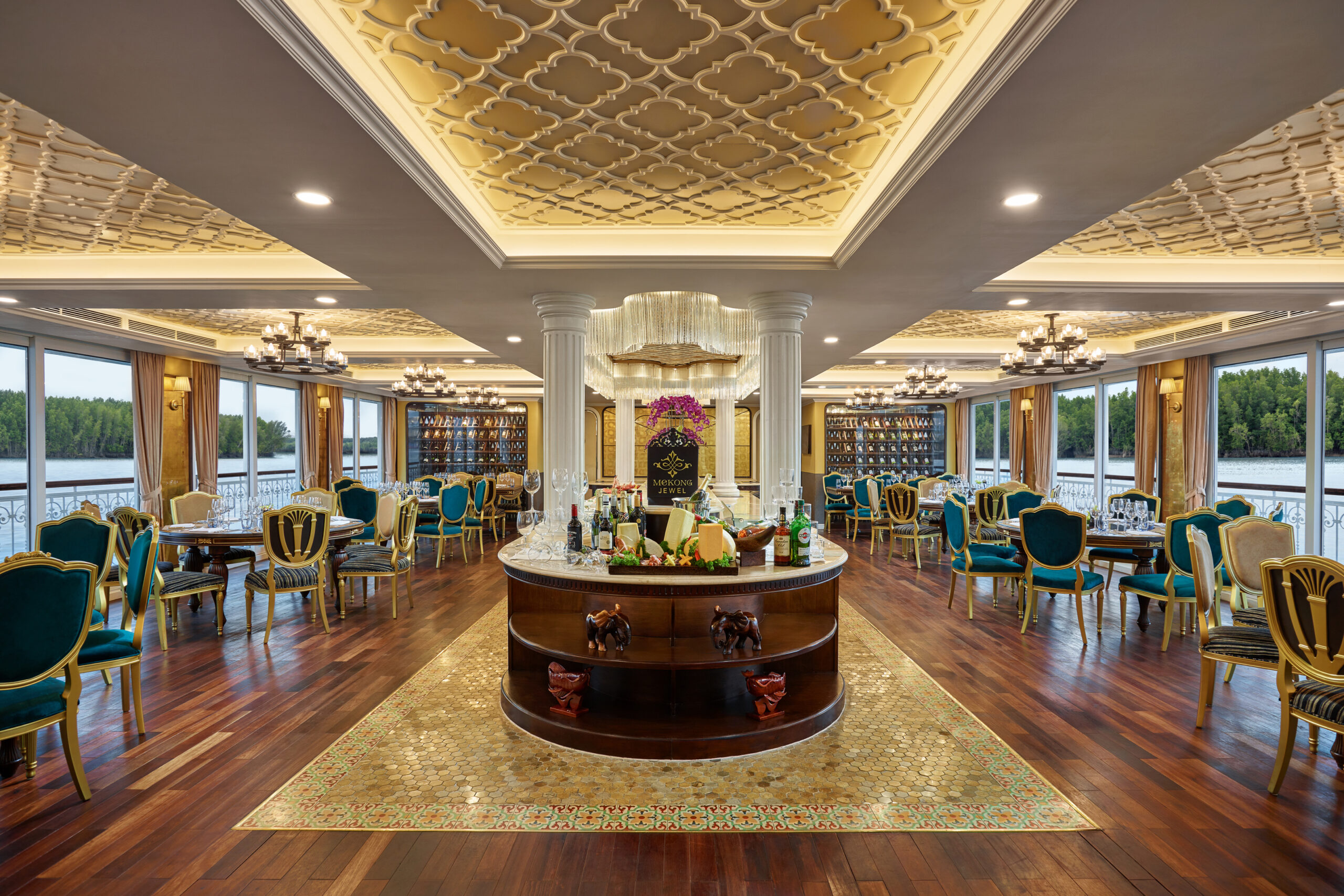 Mekong Jewel navegando no Camboja e Vietna Uniworld