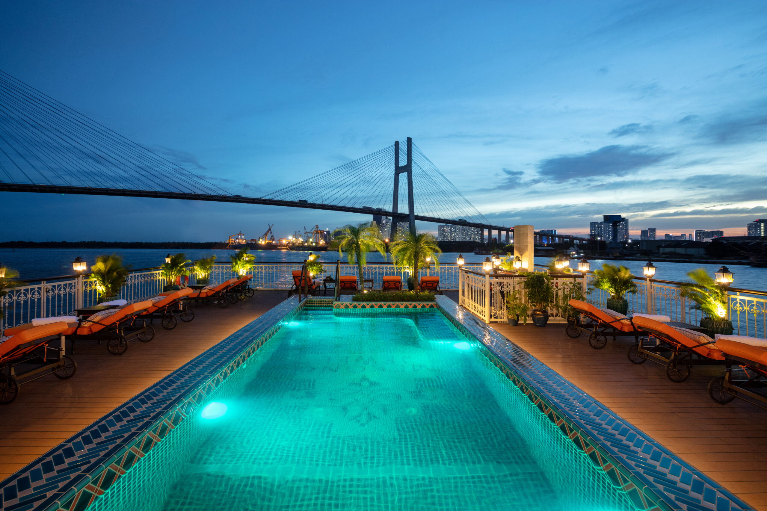 Mekong Jewel navegando no Camboja e Vietna Uniworld