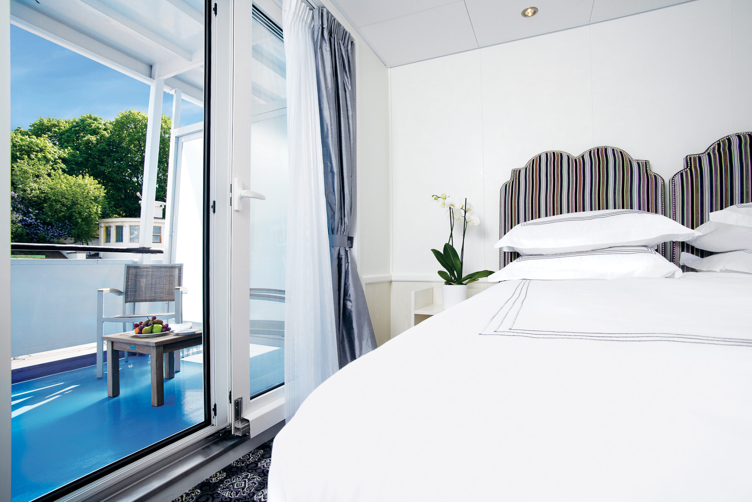 River Victoria Uniworld navegando na Russia